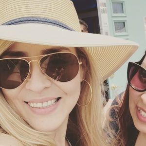 Meet your Posher, Yvette